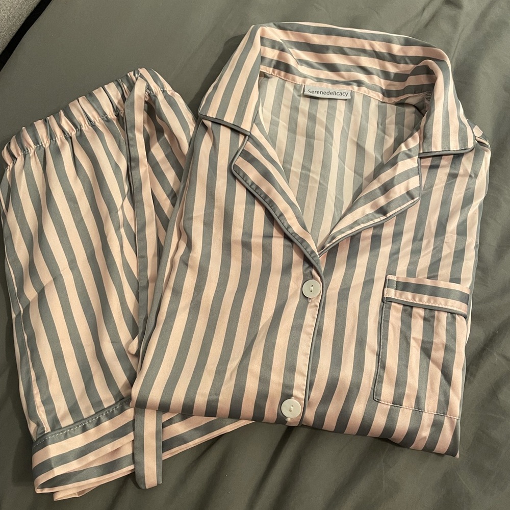 Satin pjs